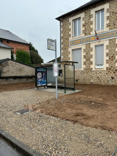 Abri bus rue Principale