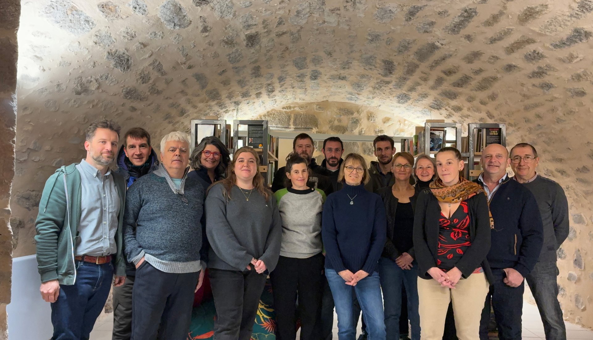 Le conseil municpal, de gauche à droite : A. Besson, M. Gibert, M. Leclercq, L. Tellier, E. Blain, P. Delon, G. Granger, M. Cosnier, JP. Delrieu, C. Gaillard, V. Morot D. Lacombe, C. Gibert, H. Ghesquière, A. Faivre.