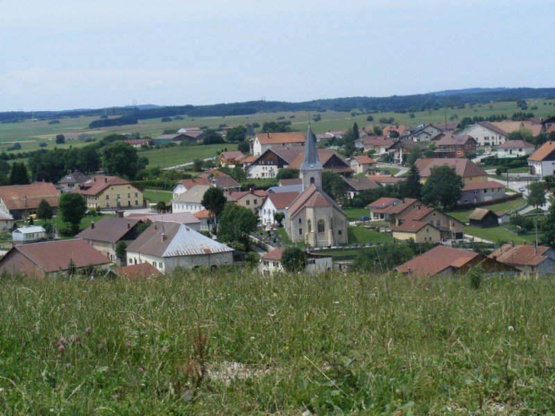 Le village et l'église de Chaffois